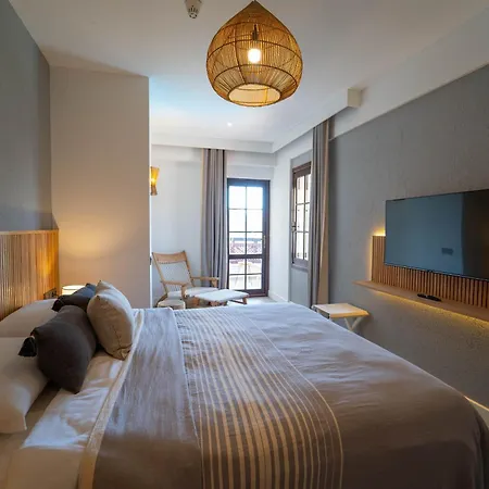 Club-e Hotel