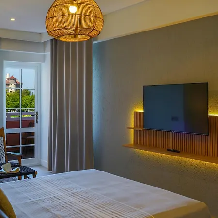Club-e Hotel